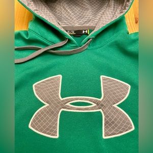🍀 Perfect for St Patty’s Day!! Men’s XL UnderArmour hoodie